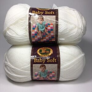 Lion Brand Yarns Baby Soft 2 skeins WHITE total: 8.5oz/780 yds NEW/open 920100